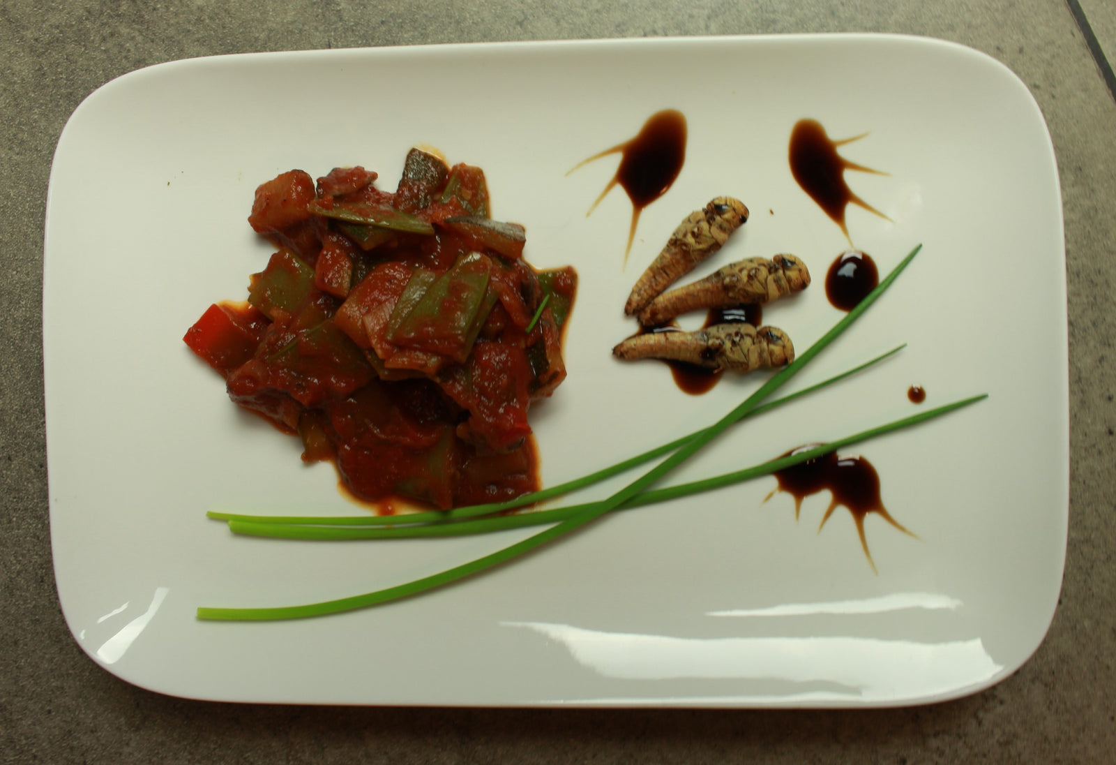 Heuschrecken an Ratatouille