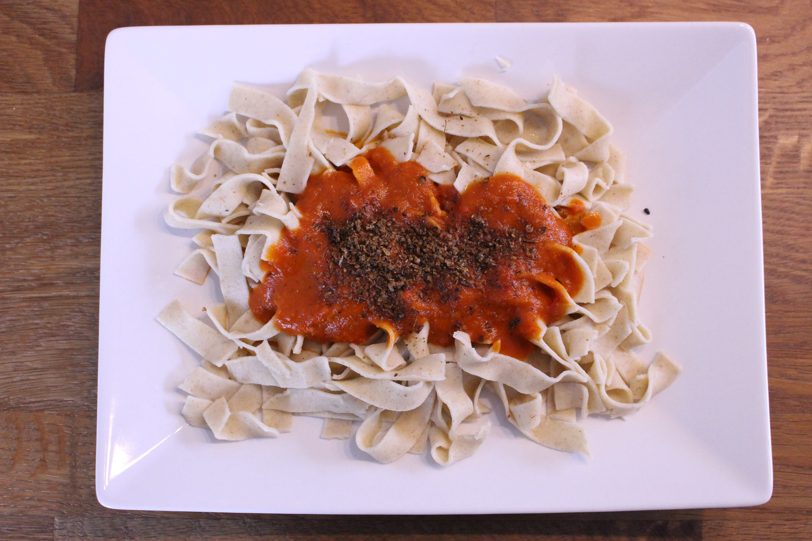 Pasta mit Insektenpulver Topping