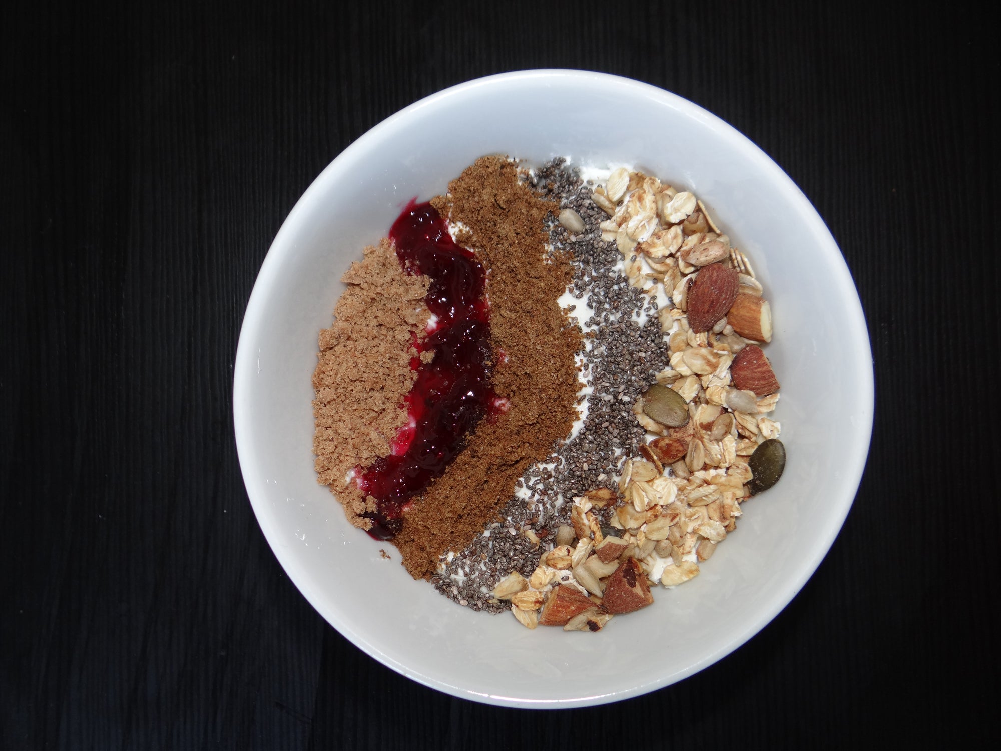 Proteinreiche Bowl mit Mehlwurmmehl